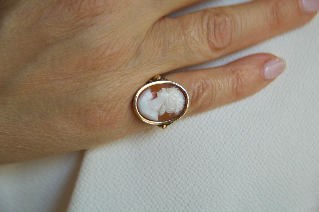 Anello Vittoriano con Cameo