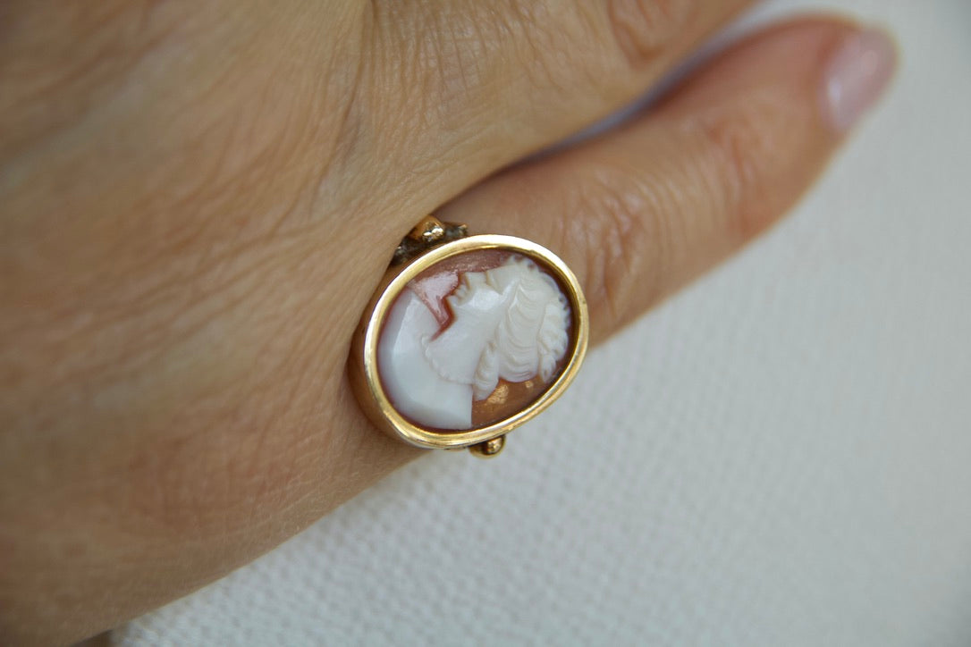 Anello Vittoriano con Cameo