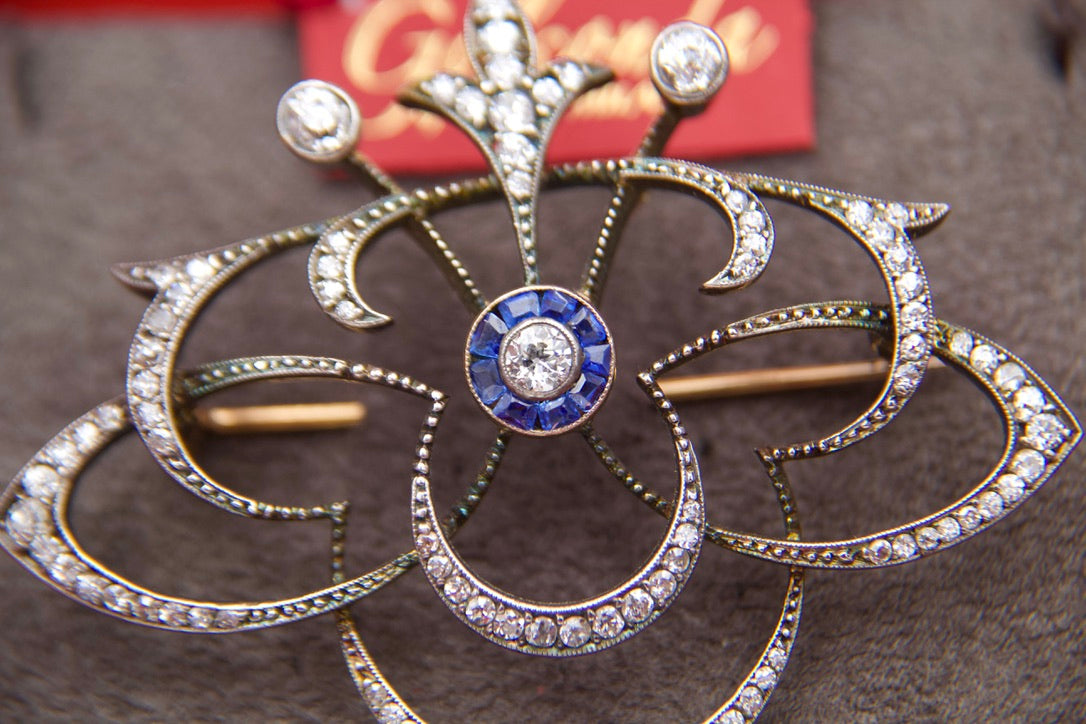 Important "1920s" pendant brooch with drop diamond