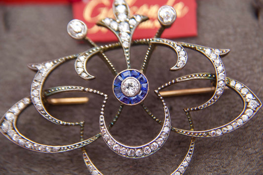 Important "1920s" pendant brooch with drop diamond