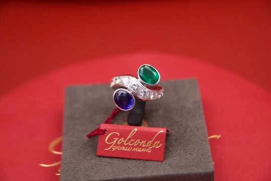 Toi moi ring with sapphire and emerald