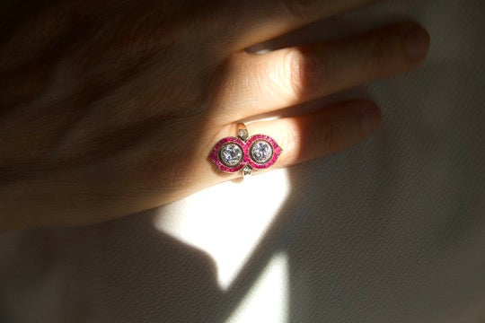 Anello toi moi con rubini calibrati