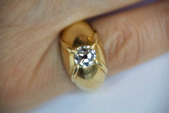 Anello dome con diamante taglio antico
