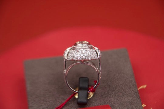 Important "Art Deco" diamond bud ring full of details