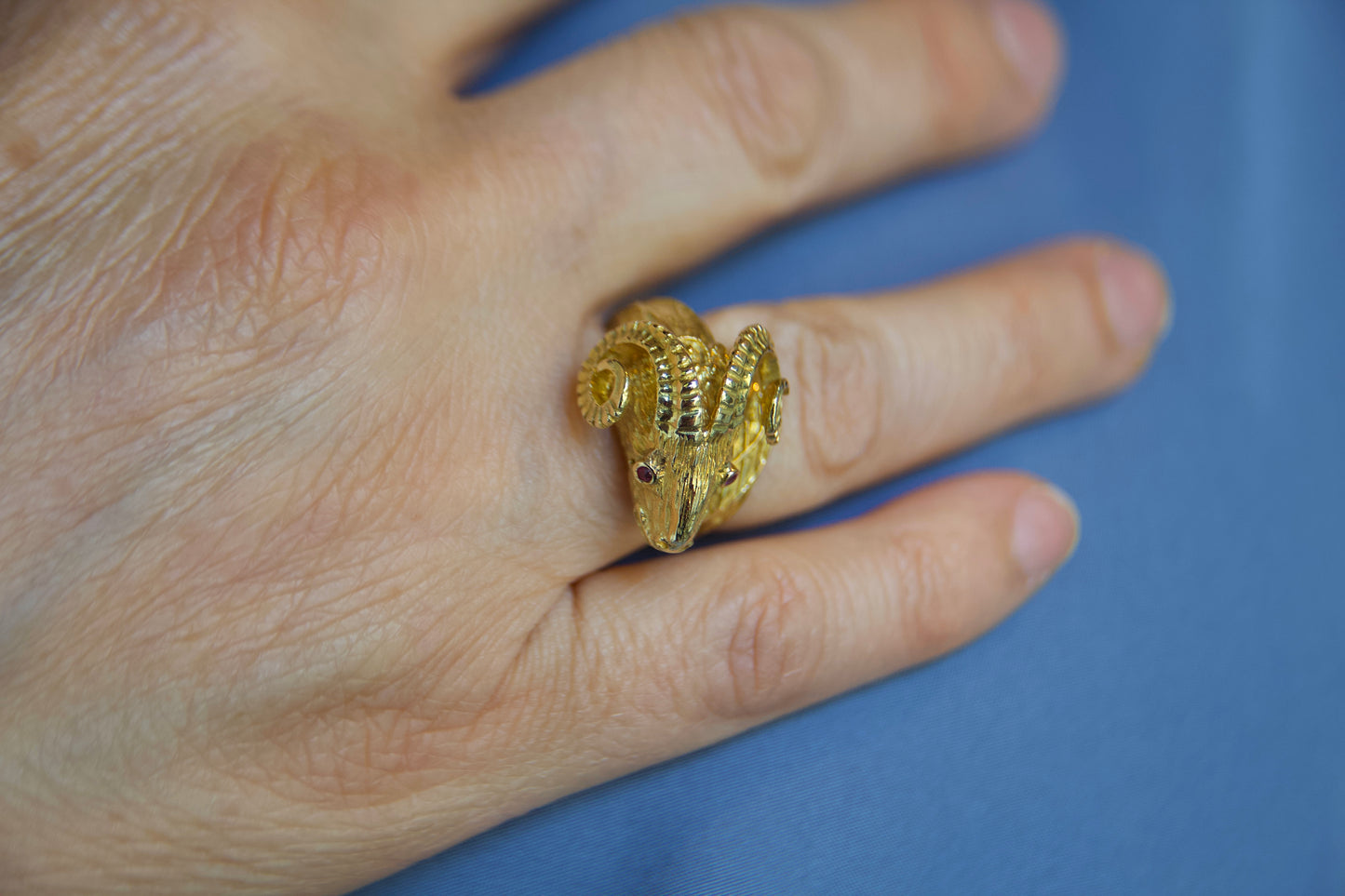 Anello "Ariete" scultura