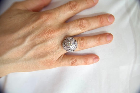 Important "Art Deco" diamond bud ring full of details