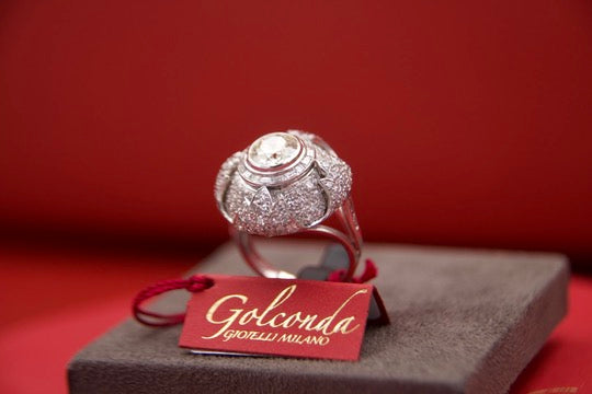 Important "Art Deco" diamond bud ring full of details