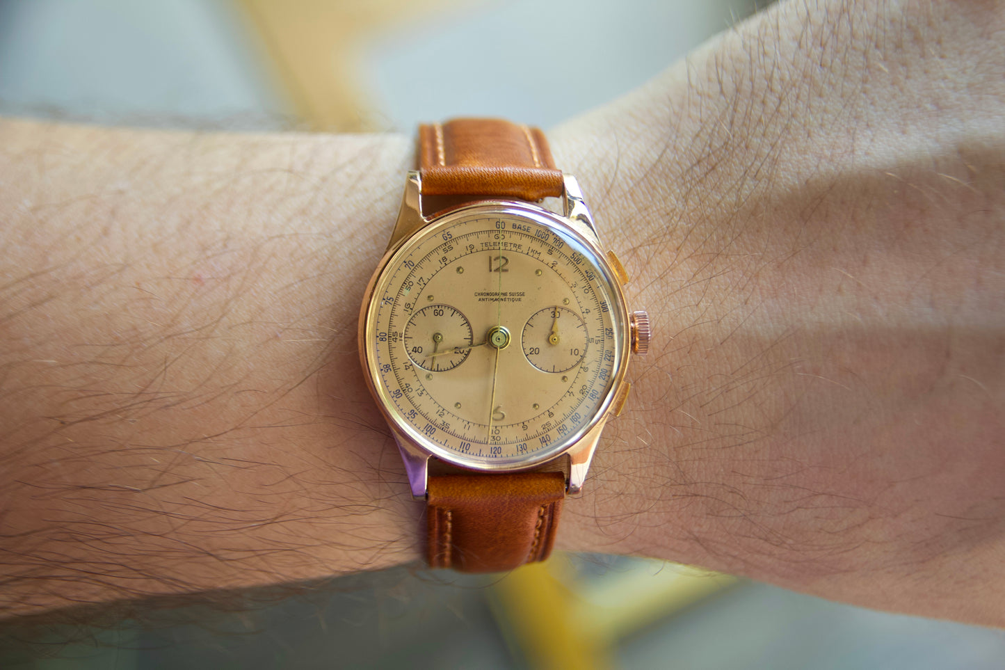 Orologio "Cronographe Suisse" anni 50 in oro 18kt