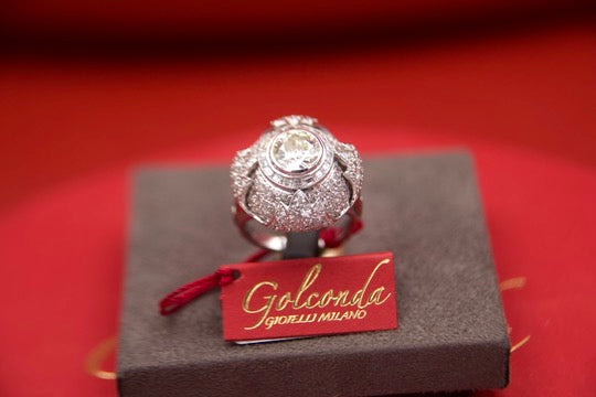 Important "Art Deco" diamond bud ring full of details