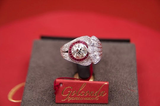 Anello "Art Deco" con Diamante di 2,40 carati e rubini calibrati