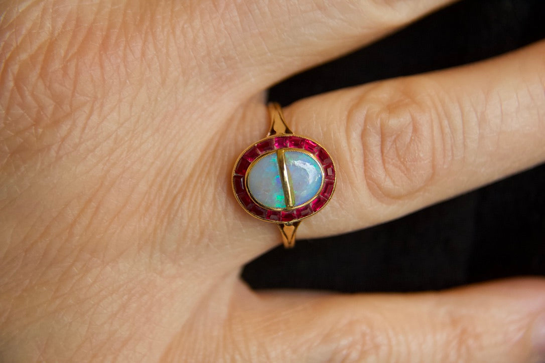 Anello con Opale anni '30