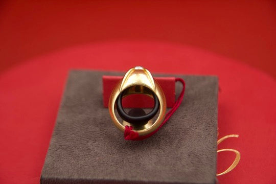 Anello dome con diamante taglio antico