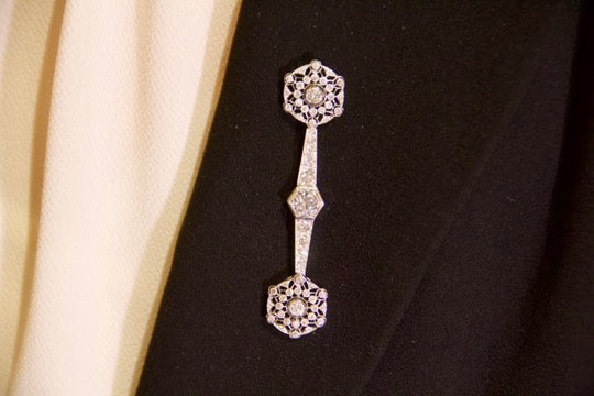 Spilla Art Decò barretta rosoni