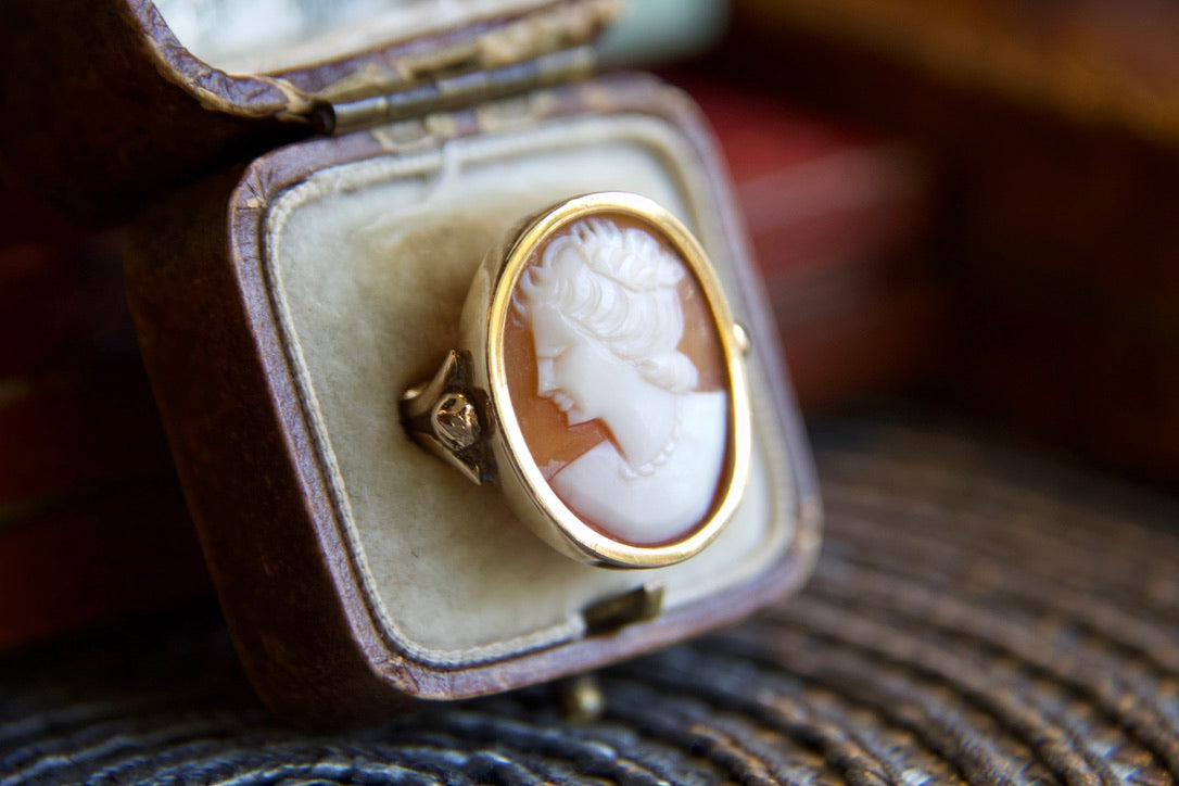 Anello Vittoriano con Cameo