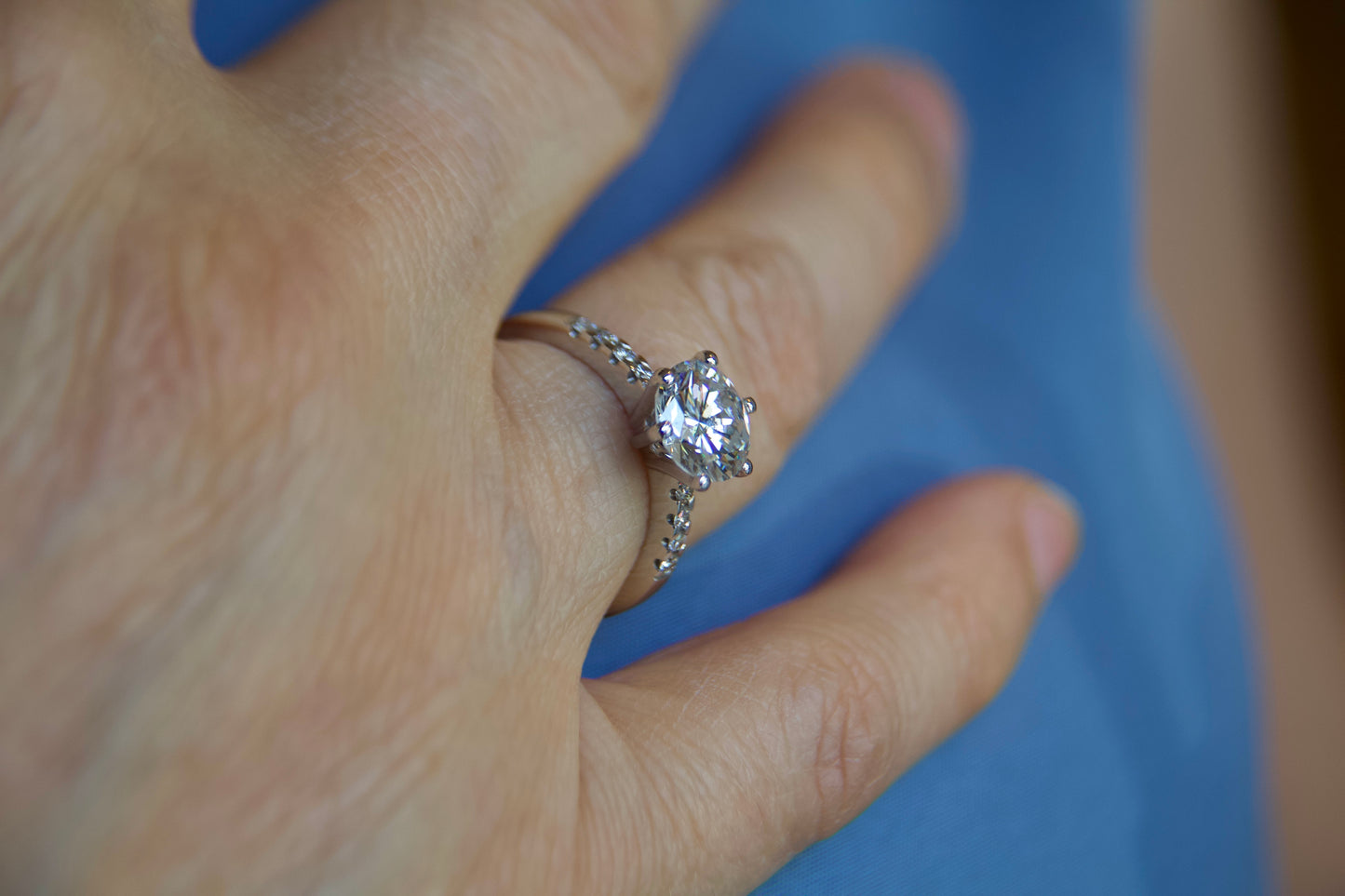 Solitaire ring with 2.09ct diamond