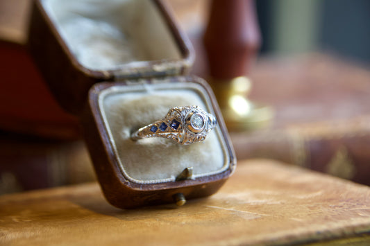 Anelo solitario Art Decò con zaffiri