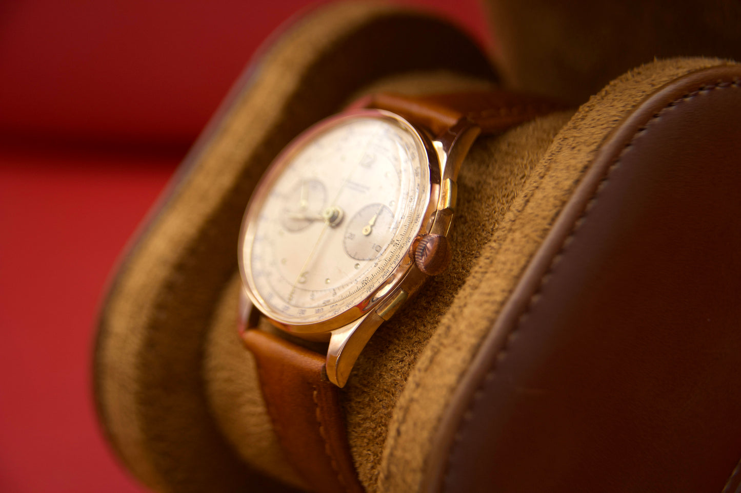 Orologio "Cronographe Suisse" anni 50 in oro 18kt