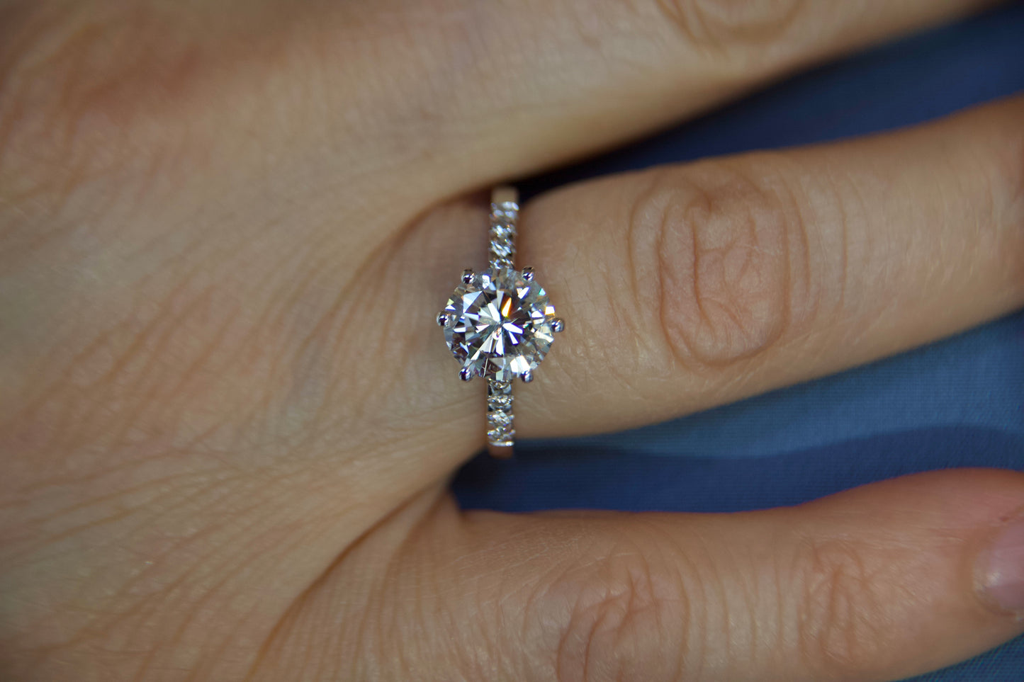 Solitaire ring with 2.09ct diamond