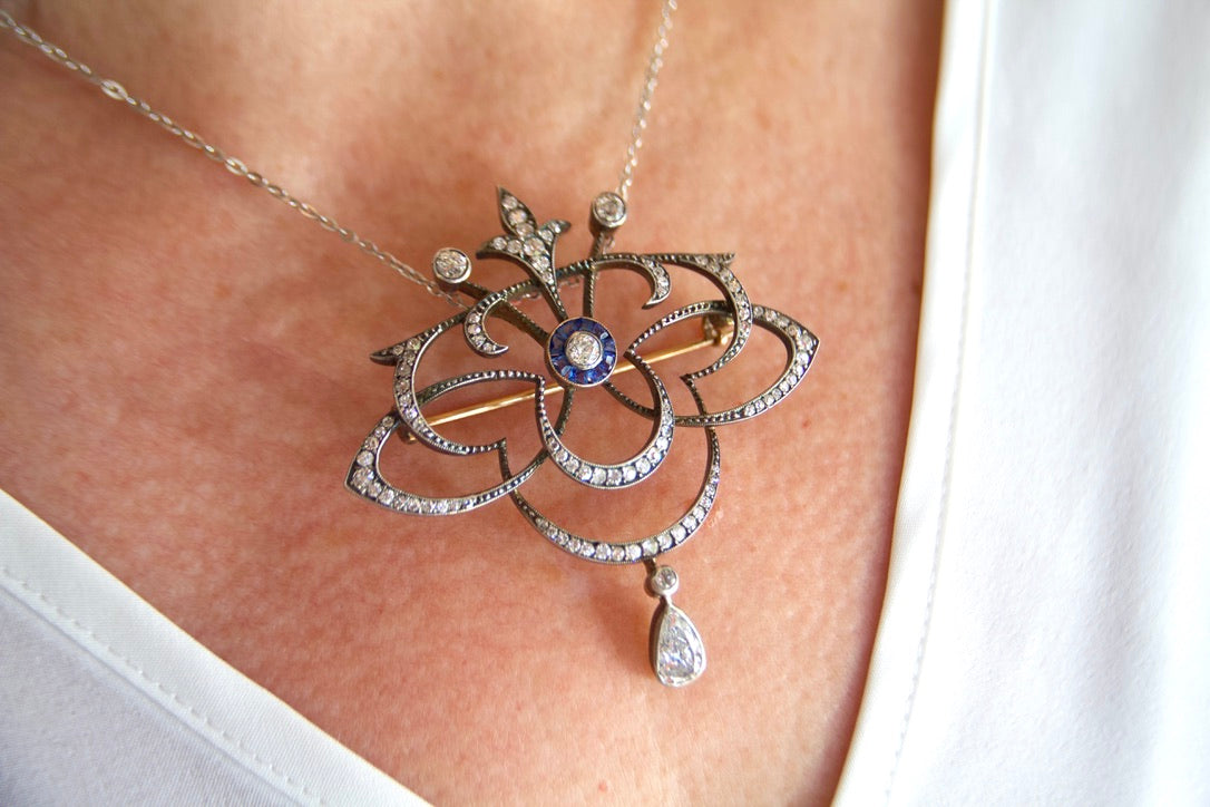 Important "1920s" pendant brooch with drop diamond