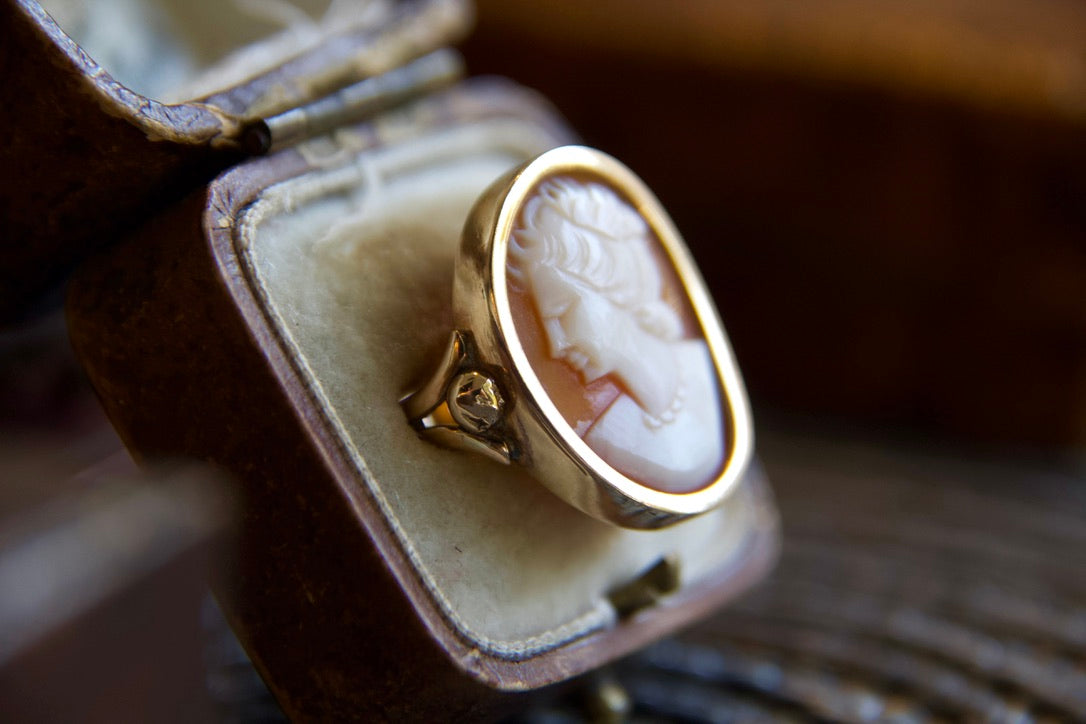 Anello Vittoriano con Cameo