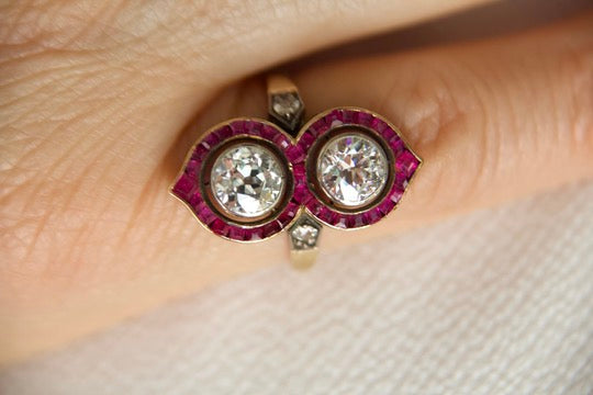 Anello toi moi con rubini calibrati