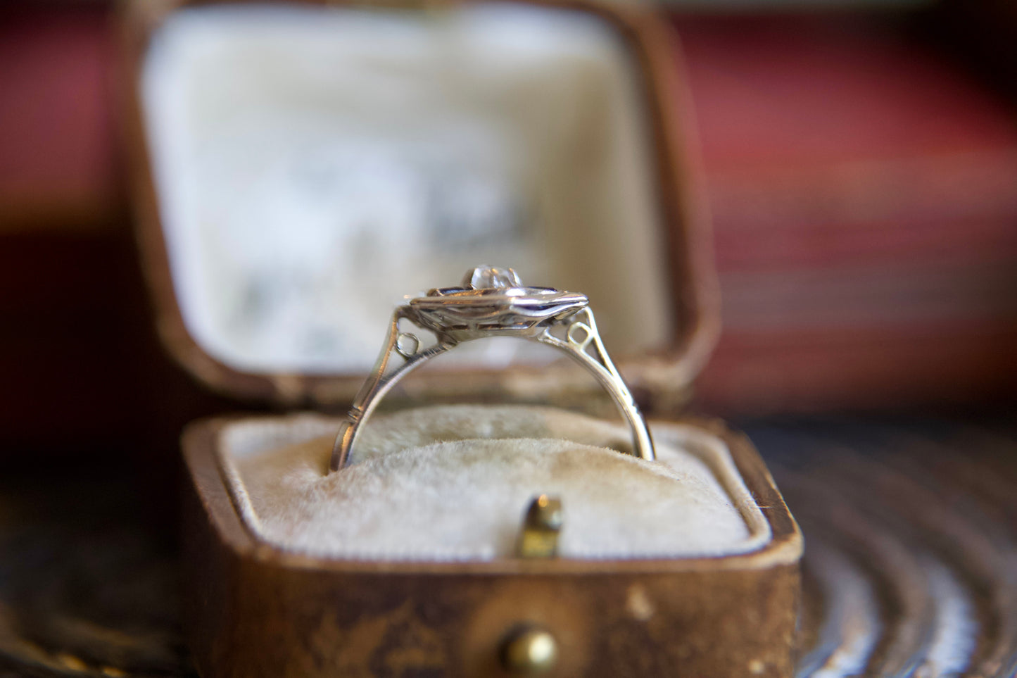 Anello con zaffiri e diamanti Anni 20'