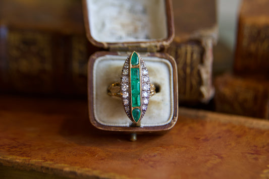 Anello marquise con smeraldi Art Nouveau