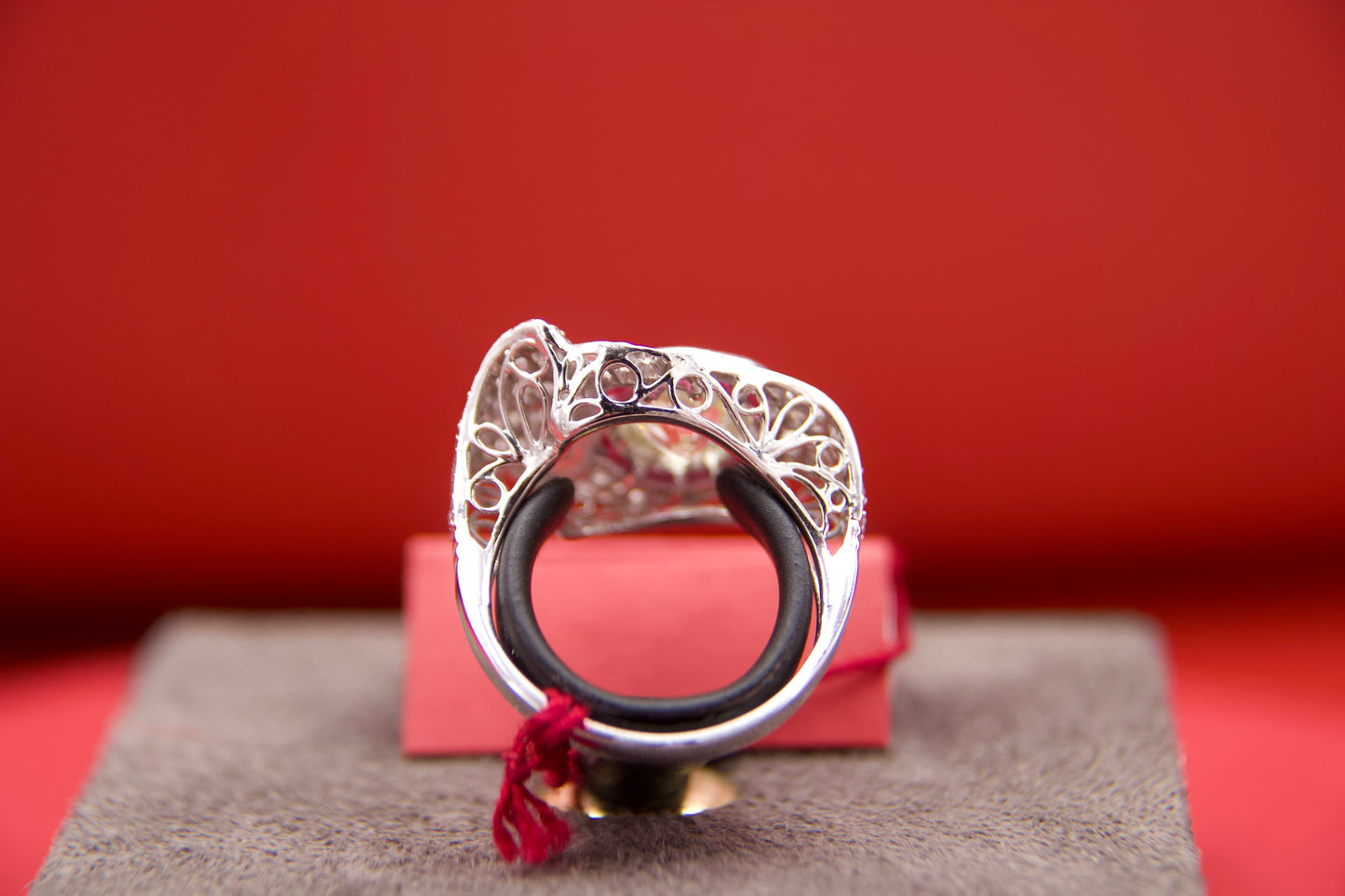 Anello "Art Deco" con Diamante di 2,40 carati e rubini calibrati