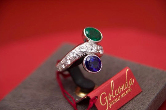 Toi moi ring with sapphire and emerald