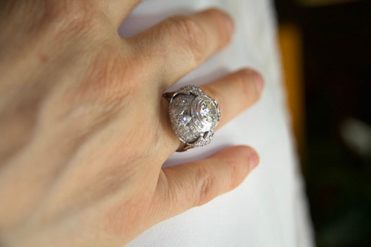 Important "Art Deco" diamond bud ring full of details