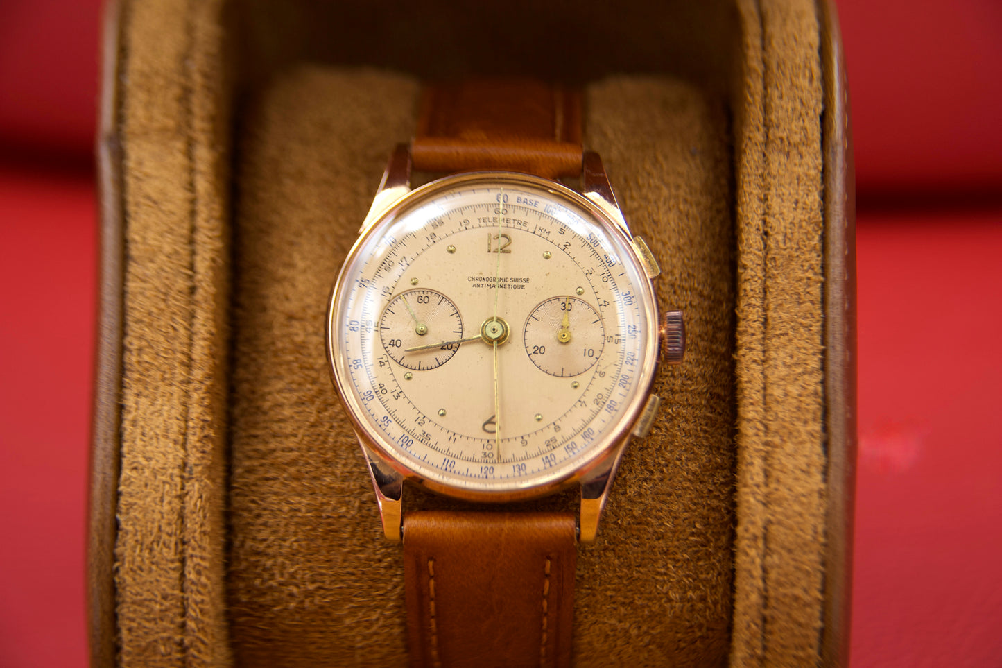 Orologio "Cronographe Suisse" anni 50 in oro 18kt