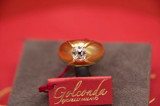 Anello dome con diamante taglio antico