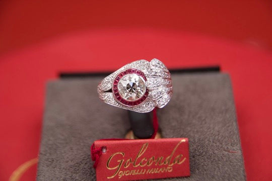 Anello "Art Deco" con Diamante di 2,40 carati e rubini calibrati