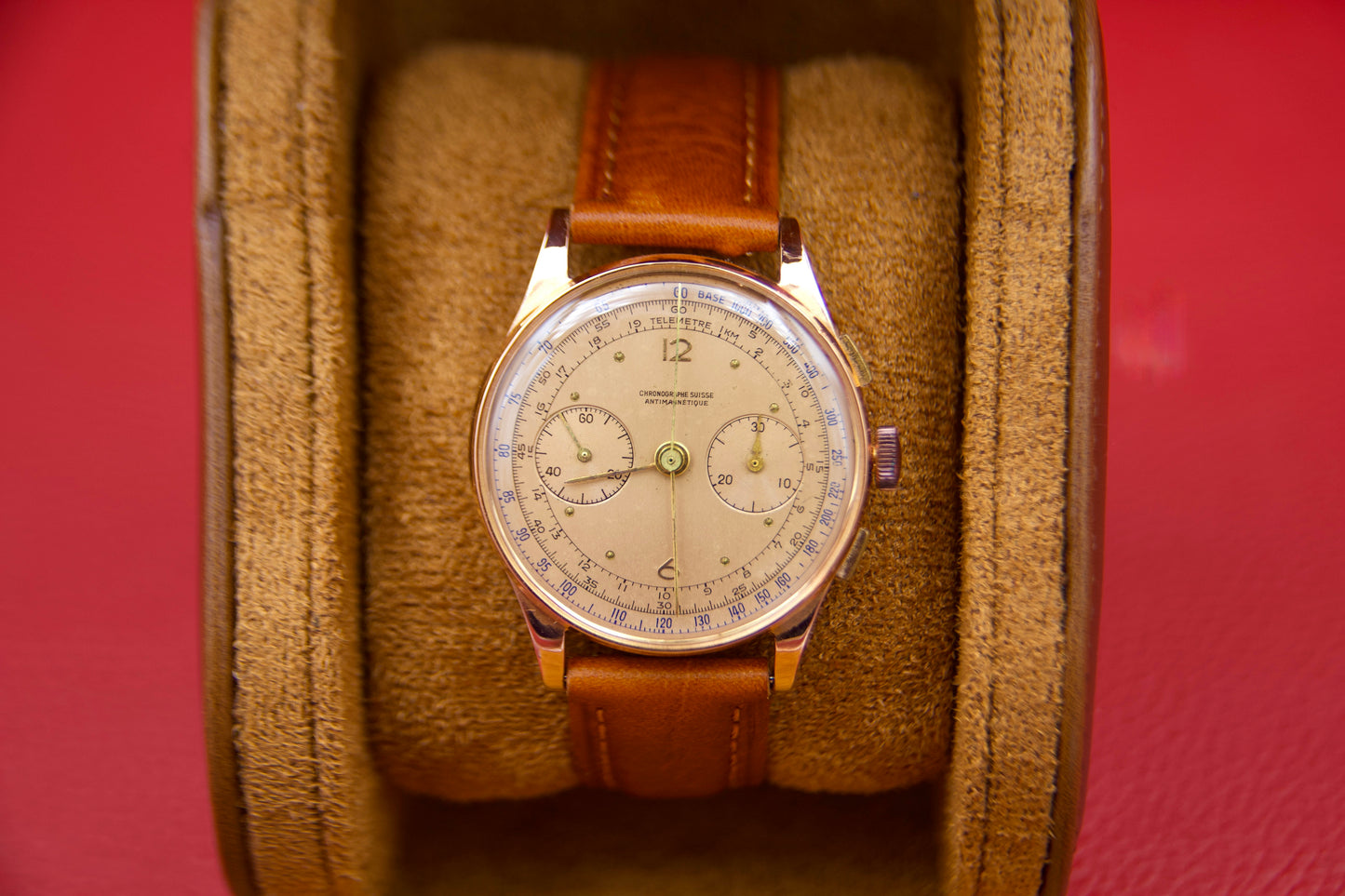 Orologio "Cronographe Suisse" anni 50 in oro 18kt