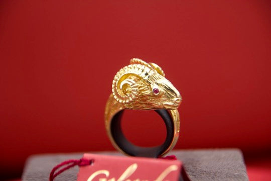 Anello "Ariete" scultura