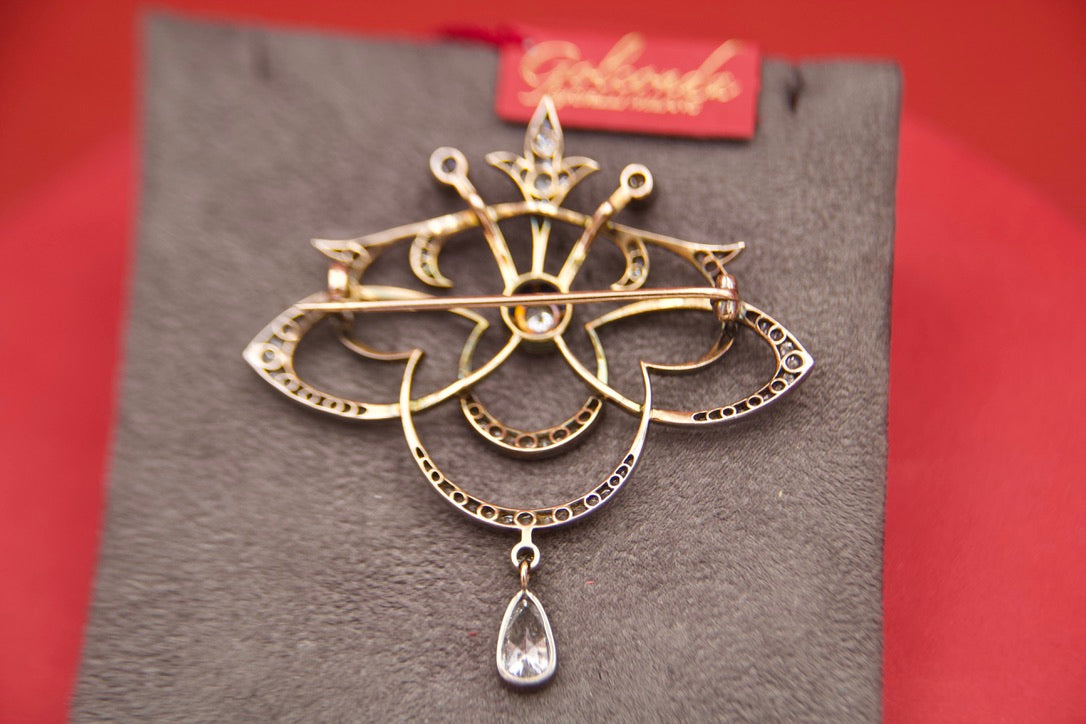 Important "1920s" pendant brooch with drop diamond