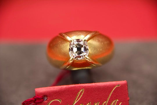 Anello dome con diamante taglio antico