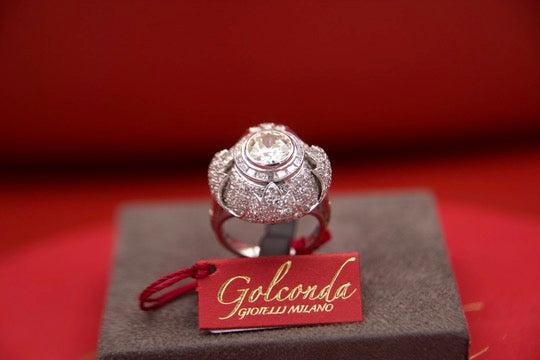 Important "Art Deco" diamond bud ring full of details