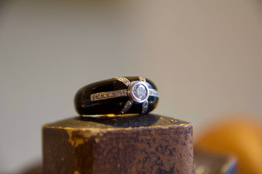 Anello antico Art Decò con onice e diamanti