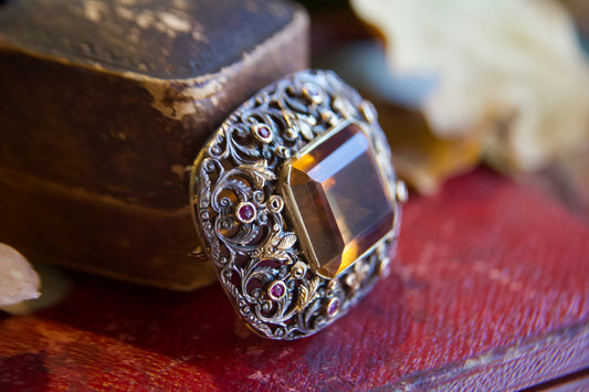 Antica spilla pendente con "Quarzo Madera"