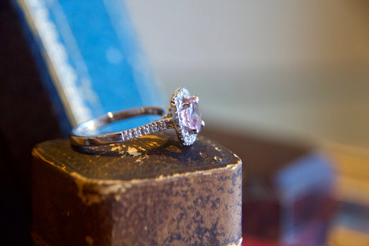 Ring with central Morganite