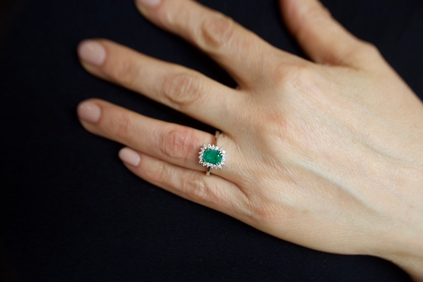 MARGHERITA ring with emerald