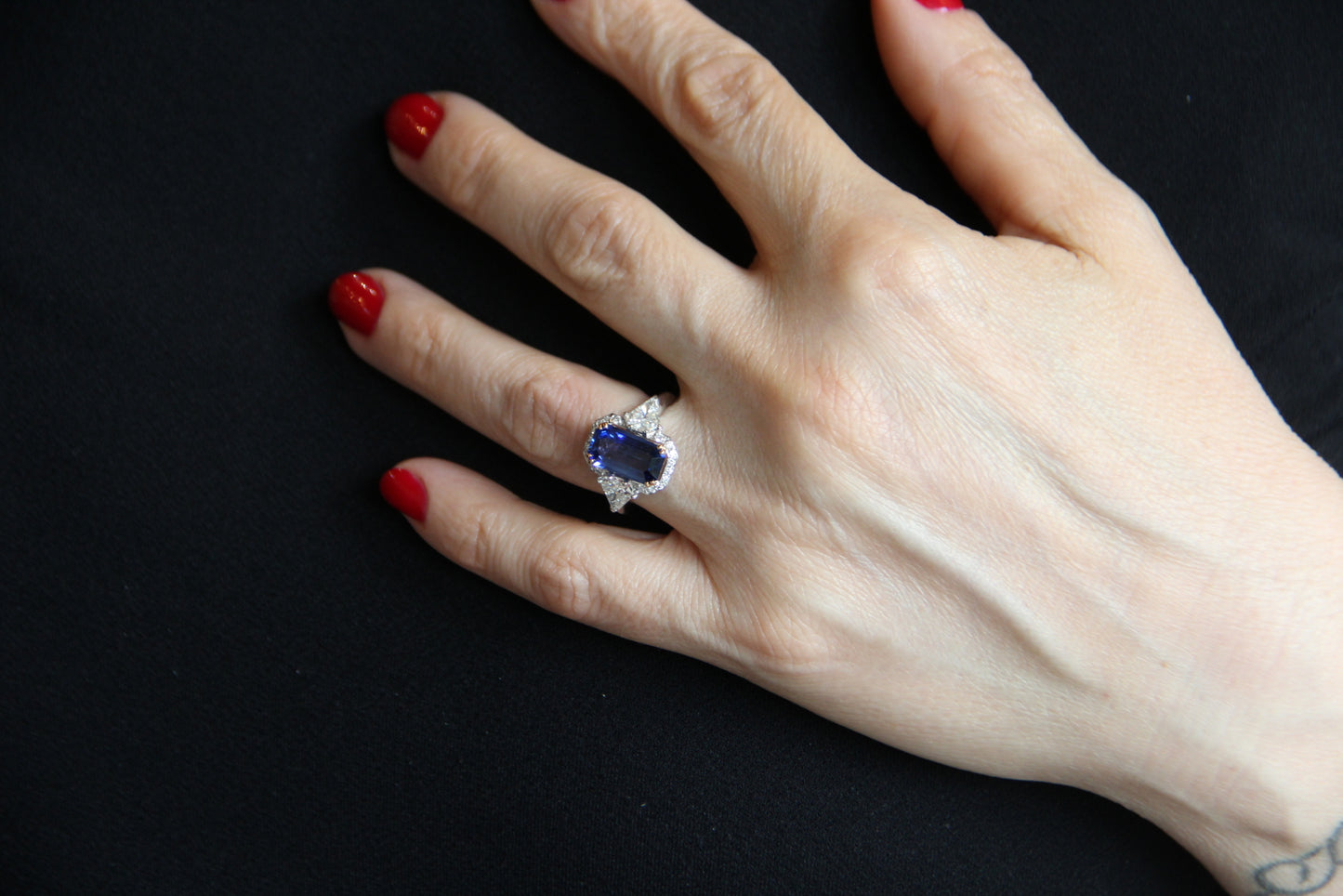 "HALO" model ring with natural sapphire "NO HEAT"