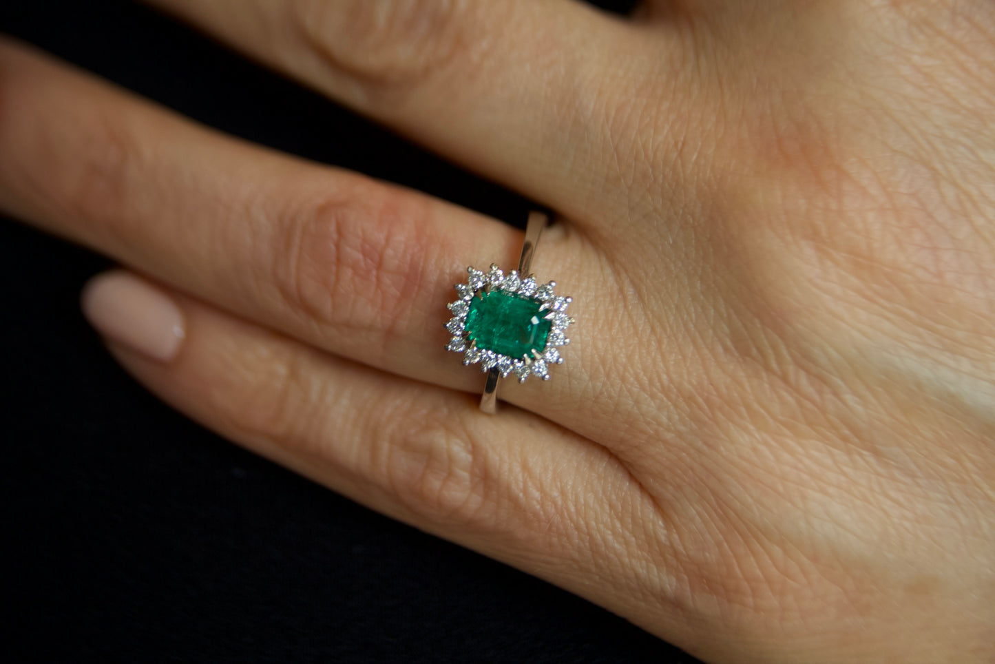 MARGHERITA ring with emerald