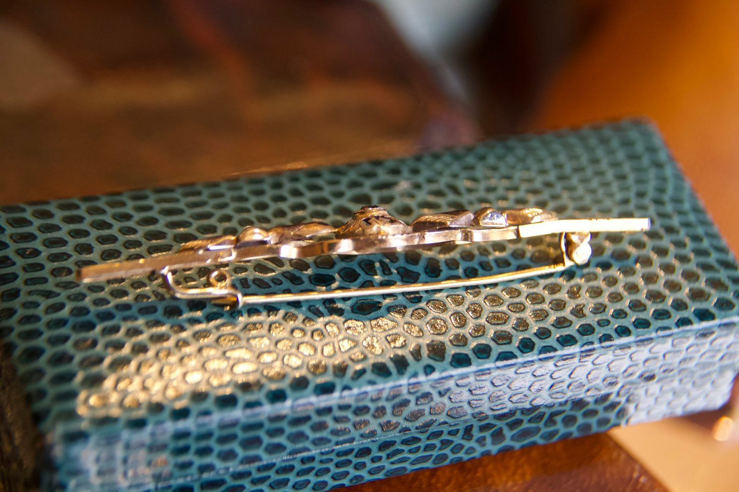 Spilla vintage anni '50 con motivi geometrici