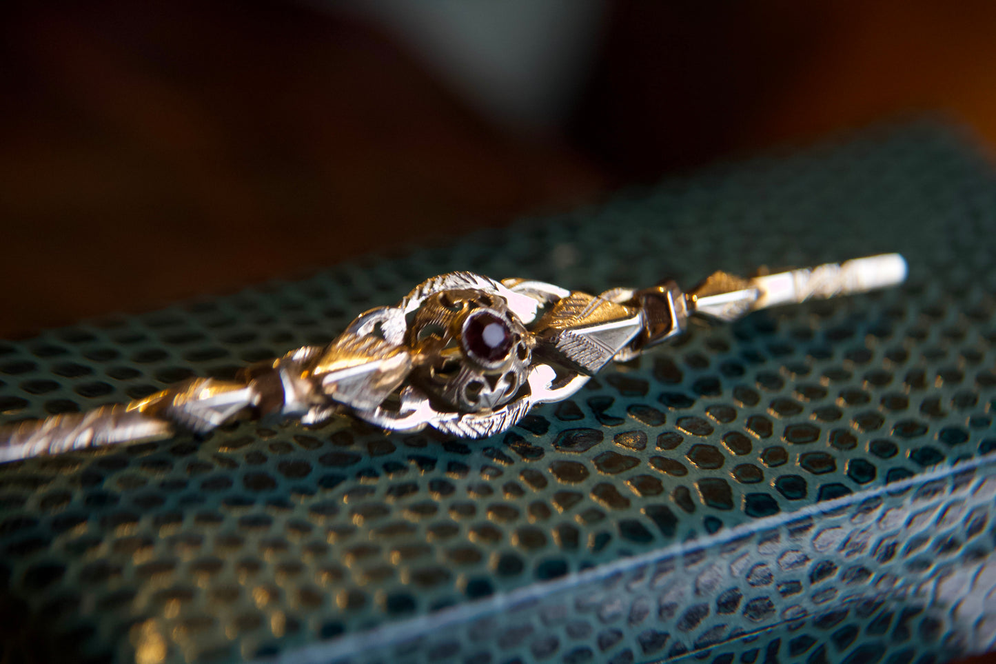 Spilla vintage anni '50 con motivi geometrici