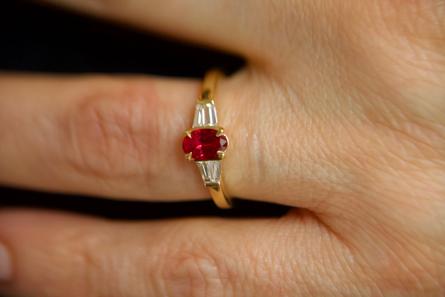 Anello solitario con rubino