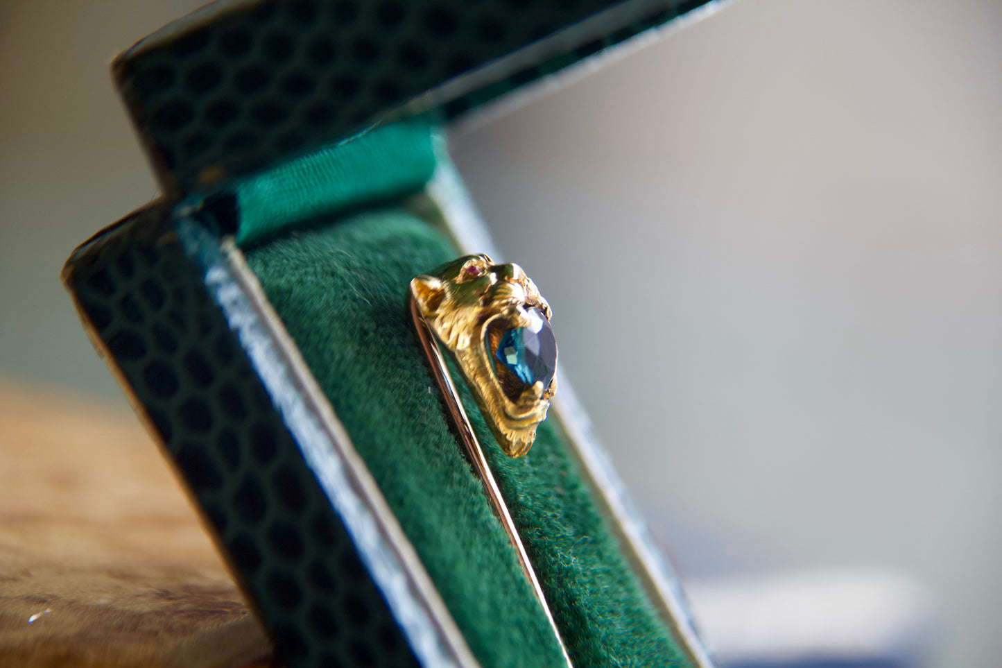 Rare Antique "Tiger" Shaped Sapphire Pin
