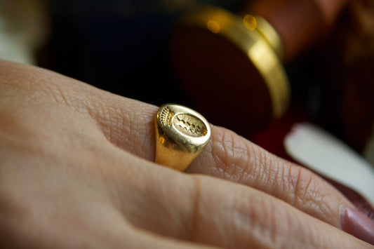 Anello Chevalier d'epoca con stemma nobiliare francese