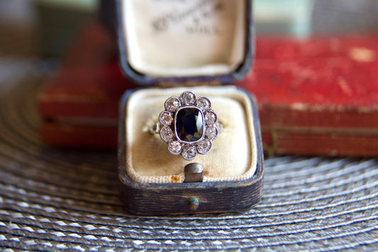 1930s Daisy Ring with Sapphire and Diamonds in 18kt Gold